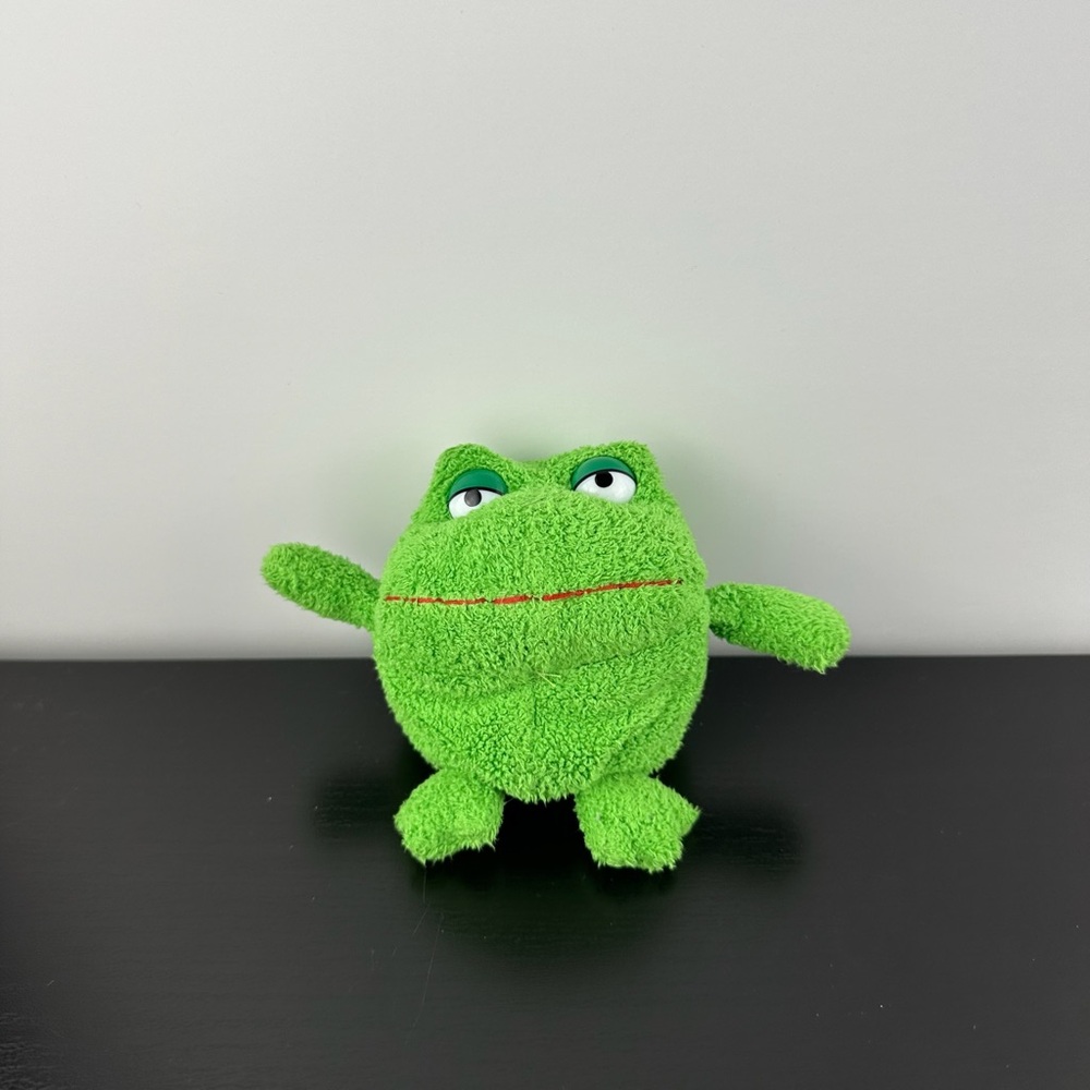 Russ Berrie Rare Freddie Frog 4” Green Toad Plastic Eyes Plush Stuffed Animal